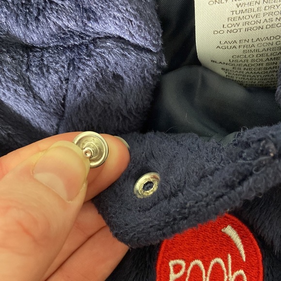 Pooh bunting with mitts - Picture 11 of 11